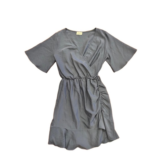 Everly Dresses & Skirts - Everly Blue Short Sleeves V-Neck Ruffled Hem Wrap Dress Medium Office Careerwear